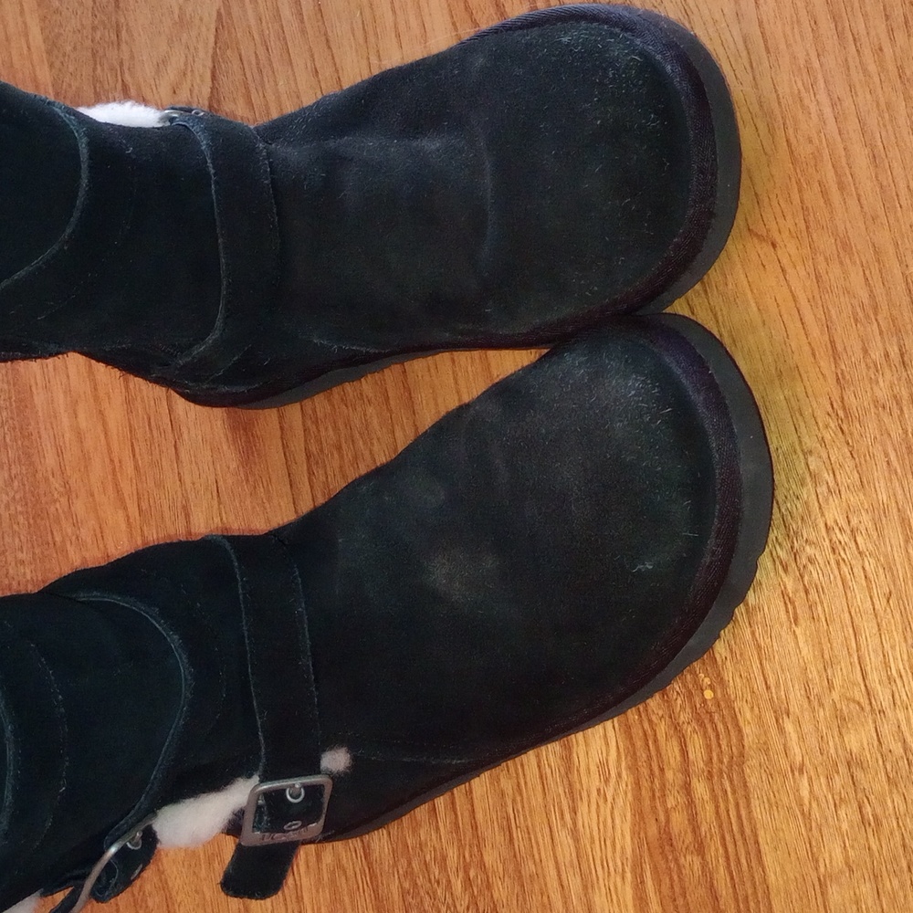 UGG Bailey LIKE NEW!! Three Buckle Black Boots size 4 - Picture 3 of 8